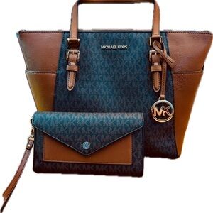 Michael Kors Signature Charlotte with Large Jet Set Signature Envelope Wristlet